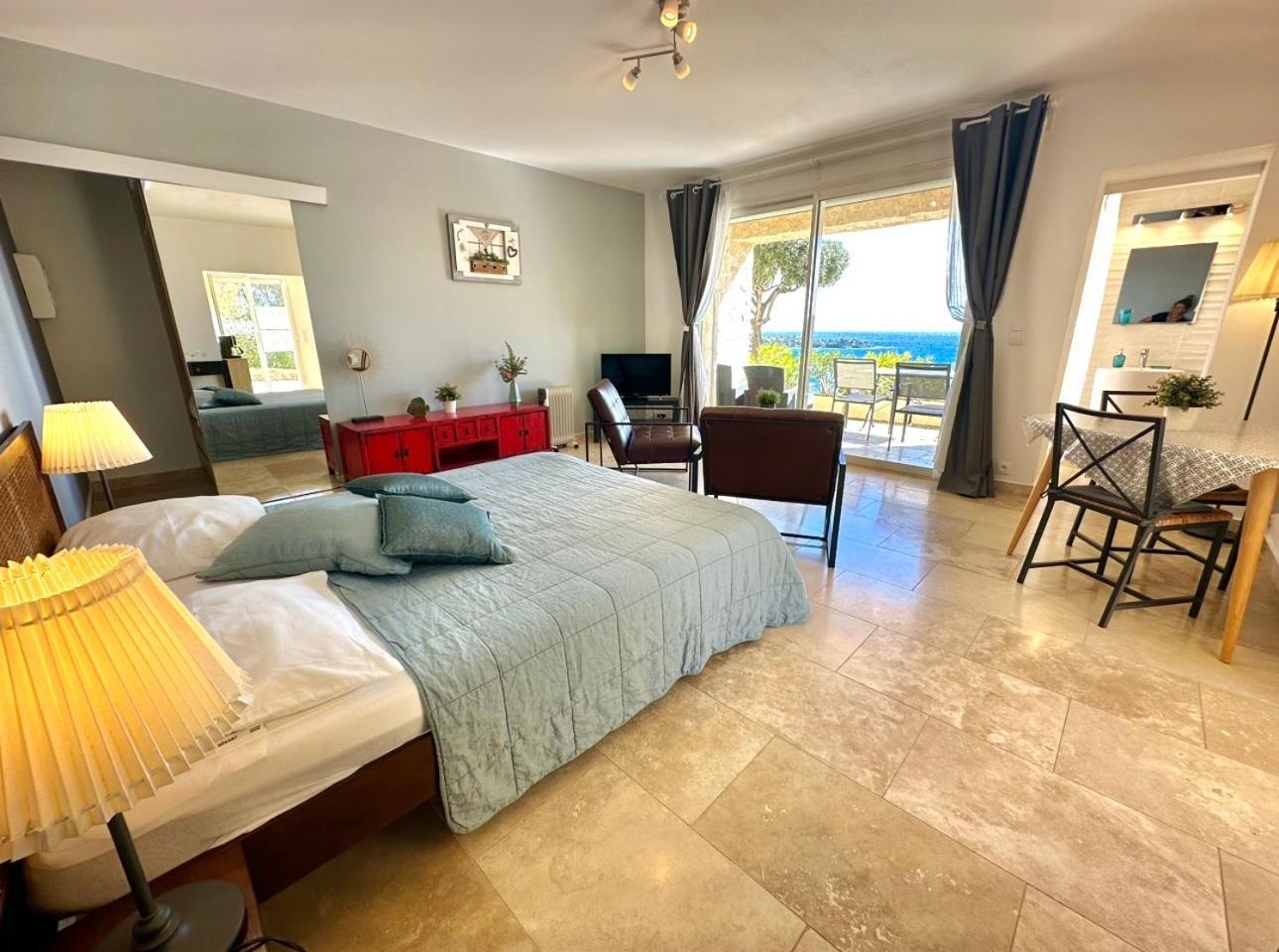 Apartment Grand Baie Saint-Raphaël